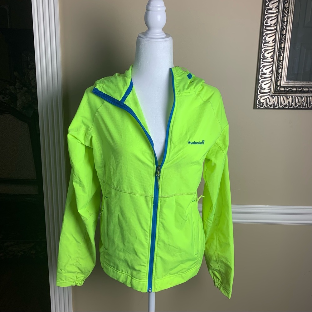 Avalanche Wind Breaker